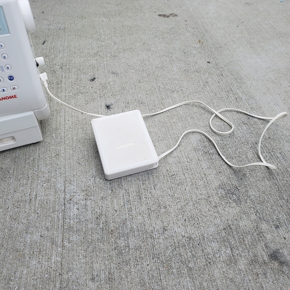 Janome Memory craft 6600 computerized sew machine - Picture 2 of 8